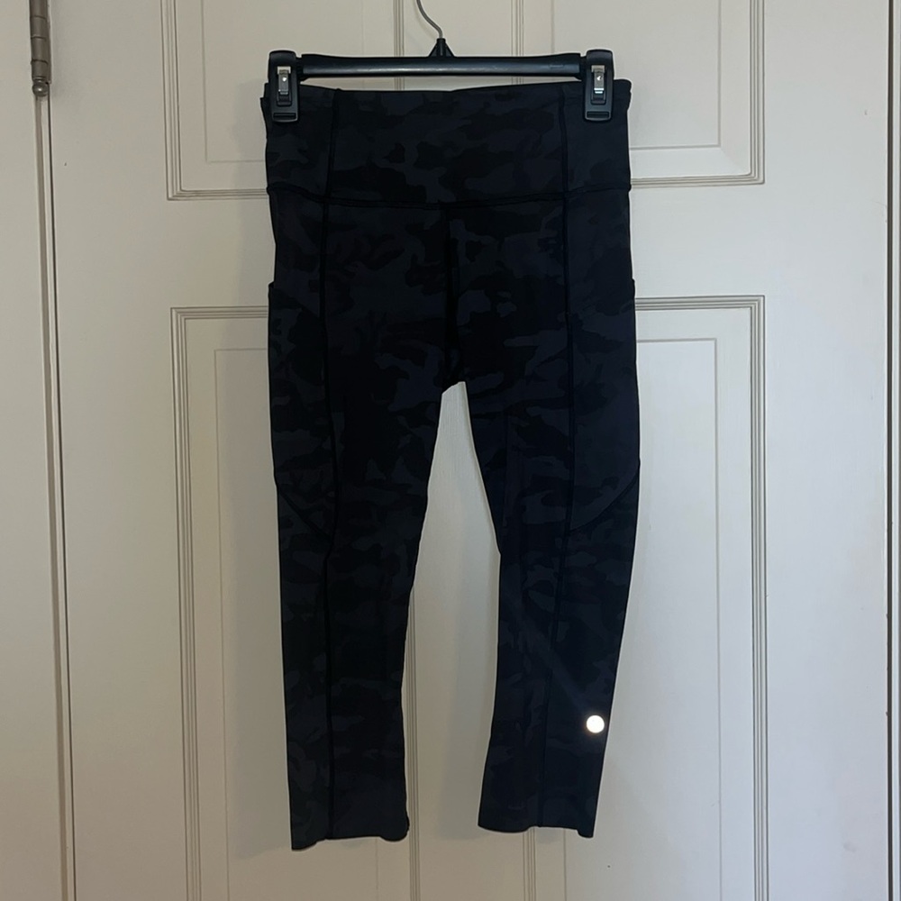Lululemon Fast and Free 19” Capri ~ Black Camo ~ Size 6
